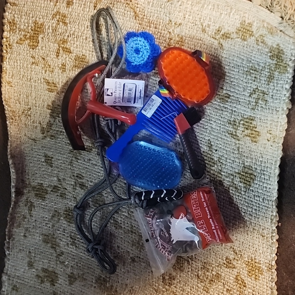 Nwt Horse grooming supplies and rope halter